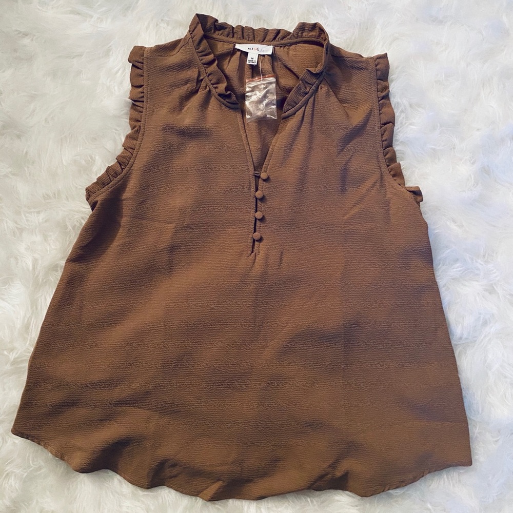sleeveless blouse